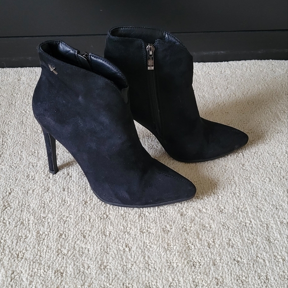 Fox & Dogs Booties - Picture 2 of 10